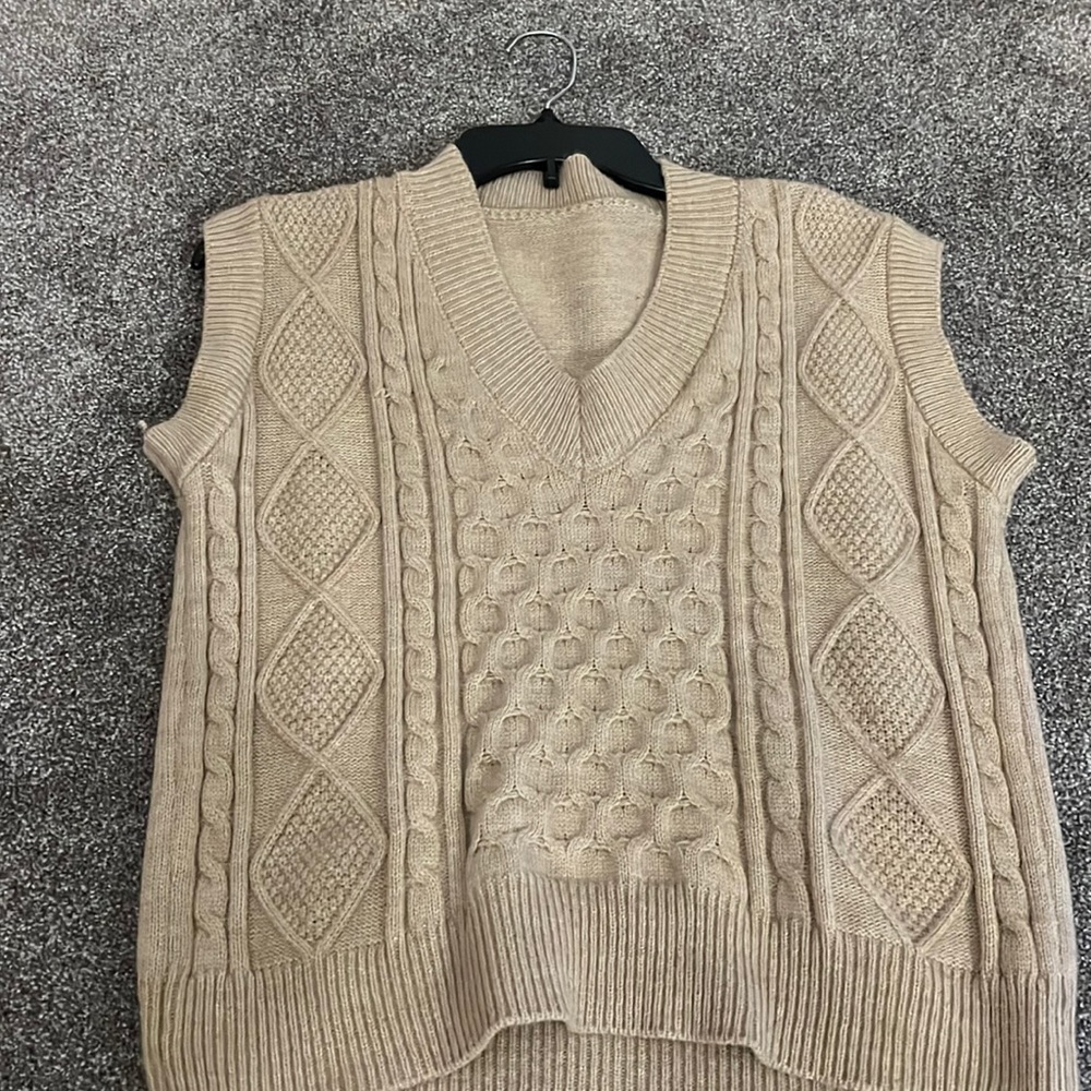 Sweater vest, oversized. Size: small. Brand: SHEIN, cream. Good condition.